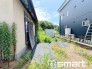 ～広々したお庭のある邸宅～
・余裕の敷地には広いお庭もご用意。
・ガーデニングや安らぎの空間として、倉庫を置いたりと様々な活用が可能です。
・人工芝の敷設などもお気軽にご相談くださいませ。
