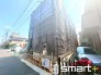 ～閑静な住宅街の立地～
・周辺は閑静な住宅街となっておりますので、静かな暮らしをご実現いただけます。
・前面道路の交通量も多くないので、小さなお子様がいるご家庭でもご安心ですね。
