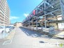 ～敷地内に駐車場をご用意～
・敷地内に収容力に優れた機械式駐車場がございますので、お車をお持ちの方も是非ご検討ください。
・空き状況のご確認などもお気軽にどうぞ。
