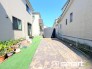 ～広々したお庭のある邸宅～
・余裕の敷地には広いお庭もご用意。
・ガーデニングや安らぎの空間として、倉庫を置いたりと様々な活用が可能です。
・人工芝の敷設などもお気軽にご相談くださいませ。
