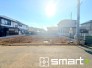 2号棟 ～閑静な住宅街の立地～
・周辺は閑静な住宅街となっておりますので、静かな暮らしをご実現いただけます。
・前面道路の交通量も多くないので、小さなお子様がいるご家庭でもご安心ですね。
