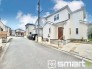 ～閑静な住宅街の立地～
・周辺は閑静な住宅街となっておりますので、静かな暮らしをご実現いただけます。
・前面道路の交通量も多くないので、小さなお子様がいるご家庭でもご安心ですね。
