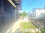 ～お庭もある余裕の敷地～
・広々した敷地にはお庭もご用意。お庭があるだけで余裕を感じますね。
・防草シートや人工芝の敷設などのオプションもお気軽にご相談くださいませ。
