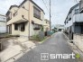 ～十分な広さのある前面道路～
・前面道路は約４ｍございますので、お車でのすれ違いも可能で余計なストレスがかかりません。
・日々お車での移動が多い方には大切なポイントですね。
