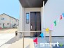 ～デザイン性に優れた玄関～
・モダンなデザインの玄関ドアを採用する事でお住まいの「顔」の印象が大きく変わります。
・毎日帰宅した際に嬉しくなる仕様です。
