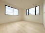 ～２面採光の明るいお部屋～
・洋室は２面採光とする事で穏やかな陽の入る明るい空間となっております。
・くつろぎのプライベート時間を明るい空間で穏やかにお過ごしいただけます。
