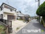 ～閑静な住宅街の立地～
・周辺は閑静な住宅街となっておりますので、静かな暮らしをご実現いただけます。
・前面道路の交通量も多くないので、小さなお子様がいるご家庭でもご安心ですね。
