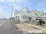 ～閑静な住宅街の立地～
・周辺は閑静な住宅街となっておりますので、静かな暮らしをご実現いただけます。
・前面道路の交通量も多くないので、小さなお子様がいるご家庭でもご安心ですね。
