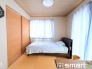 ～収納豊富な洋室～
・各居室に備え付けの収納をご用意。タンスなどを置く場合と比べ出っ張らないので部屋の中を有効のご活用いただけます。
・収納の広さなどぜひ現地でご確認くださいませ。
