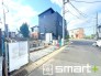 ～十分な広さのある前面道路～
・前面道路は約６ｍございますので、お車でのすれ違いも楽々で余計なストレスがかかりません。
・日々お車での移動が多い方には大切なポイントですね。
