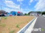～閑静な住宅街の立地～
・周辺は閑静な住宅街となっておりますので、静かな暮らしをご実現いただけます。
・前面道路の交通量も多くないので、小さなお子様がいるご家庭でもご安心ですね。
(１号棟)