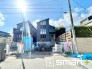 ～閑静な住宅街の立地～
・周辺は閑静な住宅街となっておりますので、静かな暮らしをご実現いただけます。
・前面道路の交通量も多くないので、小さなお子様がいるご家庭でもご安心ですね。

