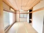 ～「和みの部屋」和室をご用意～
・ゴロンと寝転がったり、お子様のいるご家庭ではお子様を寝かしつけたり、などご活用いただける和室をご用意。
・やはり畳の香りは心が落ち着きますね。

