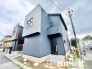 ～閑静な住宅街の立地～
・周辺は閑静な住宅街となっておりますので、静かな暮らしをご実現いただけます。
・前面道路の交通量も多くないので、小さなお子様がいるご家庭でもご安心ですね。（１号棟）

