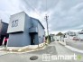～開放感ある角地のお住まい～
・２方向が空く事で開放感のある角地に位置しております。
・窮屈な感じが無く、ゆったりと暮らせるこの魅力をぜひ現地でご体感くださいませ。（１号棟）
