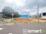 ～閑静な住宅街の立地～
・周辺は閑静な住宅街となっておりますので、静かな暮らしをご実現いただけます。
・前面道路の交通量も多くないので、小さなお子様がいるご家庭でもご安心ですね。
