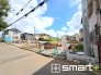 ～閑静な住宅街の立地～
・周辺は閑静な住宅街となっておりますので、静かな暮らしをご実現いただけます。
・前面道路の交通量も多くないので、小さなお子様がいるご家庭でもご安心ですね。
