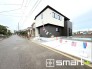 ～十分な広さのある前面道路～
・前面道路は約○ｍございますので、お車でのすれ違いも楽々で余計なストレスがかかりません。
・日々お車での移動が多い方には大切なポイントですね。
