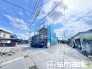 ～開放感ある角地のお住まい～
・２方向が空く事で開放感のある角地に位置しております。
・窮屈な感じが無く、ゆったりと暮らせるこの魅力をぜひ現地でご体感くださいませ。
