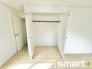 ～２面採光の明るいお部屋～
・洋室は２面採光とする事で穏やかな陽の入る明るい空間となっております。
・くつろぎのプライベート時間を明るい空間で穏やかにお過ごしいただけます。
(１号棟)