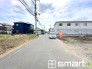 ～開放感ある角地のお住まい～
・２方向が空く事で開放感のある角地に位置しております。
・窮屈な感じが無く、ゆったりと暮らせるこの魅力をぜひ現地でご体感くださいませ。
