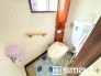 ～やはり便利なタンク式トイレ～
・最近はタンクレストイレもございますが、タンク式の場合は停電時もお水を流すことが可能。
・故障時なども比較的費用が安くなるなど、メリットが多くなります。
