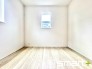 ～２面採光の明るいお部屋～
・洋室は２面採光とする事で穏やかな陽の入る明るい空間となっております。
・くつろぎのプライベート時間を明るい空間で穏やかにお過ごしいただけます。

