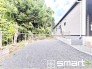 ～敷地は広々６４坪超～
・駐車スペースは自転車やバイク、物置などもおける余裕の広さです。
・是非、現地にて一度ご覧ください。
