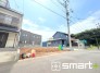 ～十分な広さのある前面道路～
・前面道路は約４ｍございますので、お車でのすれ違いも可能で余計なストレスがかかりません。
・日々お車での移動が多い方には大切なポイントですね。
