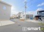 ～閑静な住宅街の立地～
・周辺は閑静な住宅街となっておりますので、静かな暮らしをご実現いただけます。
・前面道路の交通量も多くないので、小さなお子様がいるご家庭でもご安心ですね。
