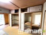 ～収納豊富な和室～
・備え付けの収納をご用意。タンスなどを置く場合と比べ出っ張らないので部屋の中を有効のご活用いただけます。
・収納の広さなどぜひ現地でご確認くださいませ。
