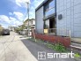 ～閑静な住宅街の立地～
・周辺は閑静な住宅街となっておりますので、静かな暮らしをご実現いただけます。
・前面道路の交通量も多くないので、小さなお子様がいるご家庭でもご安心ですね。
