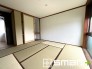 ～「和みの部屋」和室をご用意～
・ゴロンと寝転がったり、お子様のいるご家庭ではお子様を寝かしつけたり、などご活用いただける和室をご用意。
・やはり畳の香りは心が落ち着きますね。
