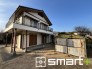 ～閑静な住宅街の立地～
・周辺は閑静な住宅街となっておりますので、静かな暮らしをご実現いただけます。
・前面道路の交通量も多くないので、小さなお子様がいるご家庭でもご安心ですね。
