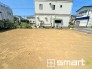 ～閑静な住宅街の立地～
・周辺は閑静な住宅街となっておりますので、静かな暮らしをご実現いただけます。
・前面道路の交通量も多くないので、小さなお子様がいるご家庭でもご安心ですね。
