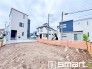 ～閑静な住宅街の立地～
・周辺は閑静な住宅街となっておりますので、静かな暮らしをご実現いただけます。
・前面道路の交通量も多くないので、小さなお子様がいるご家庭でもご安心ですね。
