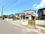 ～閑静な住宅街の立地～
・周辺は閑静な住宅街となっておりますので、静かな暮らしをご実現いただけます。
・前面道路の交通量も多くないので、小さなお子様がいるご家庭でもご安心ですね。
