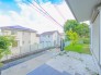 ～お庭もある余裕の敷地～
・広々した敷地にはお庭もご用意。お庭があるだけで余裕を感じますね。
・防草シートや人工芝の敷設などのオプションもお気軽にご相談くださいませ。
