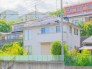 ～閑静な住宅街の立地～
・周辺は閑静な住宅街となっておりますので、静かな暮らしをご実現いただけます。
・前面道路の交通量も多くないので、小さなお子様がいるご家庭でもご安心ですね。

