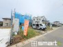 ～閑静な住宅街の立地～
・周辺は閑静な住宅街となっておりますので、静かな暮らしをご実現いただけます。
・前面道路の交通量も多くないので、小さなお子様がいるご家庭でもご安心ですね。
