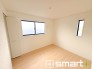 ～２面採光の明るいお部屋～
・洋室は２面採光とする事で穏やかな陽の入る明るい空間となっております。
・くつろぎのプライベート時間を明るい空間で穏やかにお過ごしいただけます。（１号棟）
