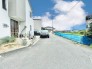 ～十分な広さのある前面道路～
・前面道路は約6ｍございますので、お車でのすれ違いも楽々で余計なストレスがかかりません。
・日々お車での移動が多い方には大切なポイントですね。

