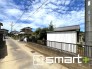 ～閑静な住宅街の立地～
・周辺は閑静な住宅街となっておりますので、静かな暮らしをご実現いただけます。
・前面道路の交通量も多くないので、小さなお子様がいるご家庭でもご安心ですね。
