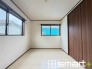 ～２面採光の明るいお部屋～
・洋室は２面採光とする事で穏やかな陽の入る明るい空間となっております。
・くつろぎのプライベート時間を明るい空間で穏やかにお過ごしいただけます。
