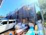 ～ベタ基礎でしっかりとした土台～
・コンクリートの中に鉄筋を配し強度を高めた「ベタ基礎」を採用。
・しっかりとした土台を造ったうえで、その上に建物が築造されていきます。（１号棟）
