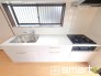 ～リビングを有効活用～
・キッチンは対面式ではなく壁側にございますので、お部屋の中の空間を有効活用できます。
・現地ではぜひ家具の配置などもイメージしながらご見学くださいませ。
