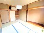 ～「和みの部屋」和室をご用意～
・ゴロンと寝転がったり、お子様のいるご家庭ではお子様を寝かしつけたり、などご活用いただける和室をご用意。
・やはり畳の香りは心が落ち着きますね。
