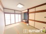 ～「和みの部屋」和室をご用意～
・ゴロンと寝転がったり、お子様のいるご家庭ではお子様を寝かしつけたり、などご活用いただける和室をご用意。
・やはり畳の香りは心が落ち着きますね。
