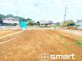 Ｂ号棟 ～ベタ基礎でしっかりとした土台～
・コンクリートの中に鉄筋を配し強度を高めた「ベタ基礎」を採用。
・しっかりとした土台を造ったうえで、その上に建物が築造されていきます。
