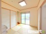 ～「和みの部屋」和室をご用意～
・ゴロンと寝転がったり、お子様のいるご家庭ではお子様を寝かしつけたり、などご活用いただける和室をご用意。
・やはり畳の香りは心が落ち着きますね。
